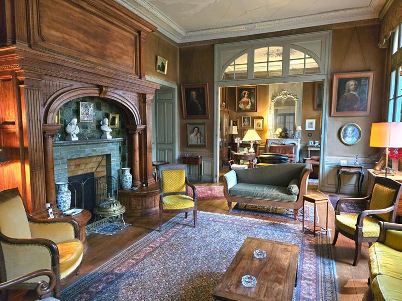 Demeure - 417 m² - 12 pièces