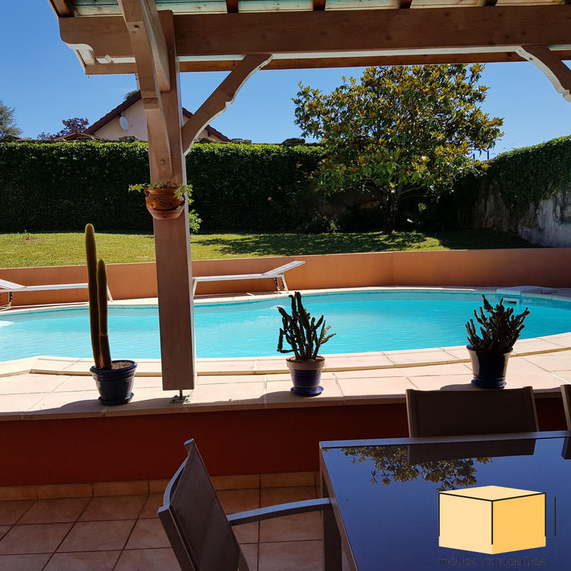 Maison traditionnelle - 377 m² - 7 pièces