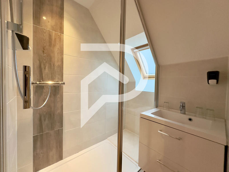 Local commercial - 2 000 m²