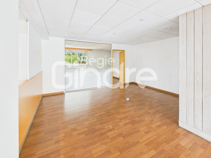 Bureau - 163 m² - 1 pièce
