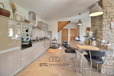 Maison - 185 m² - 5 pièces