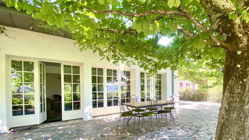 Maison - 264 m² - 8 pièces