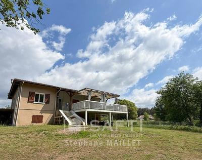 Maison - 227 m² - 8 pièces