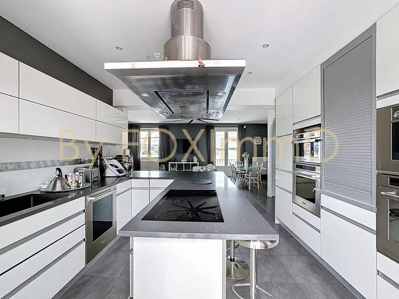 Appartement - 157 m² - 5 pièces