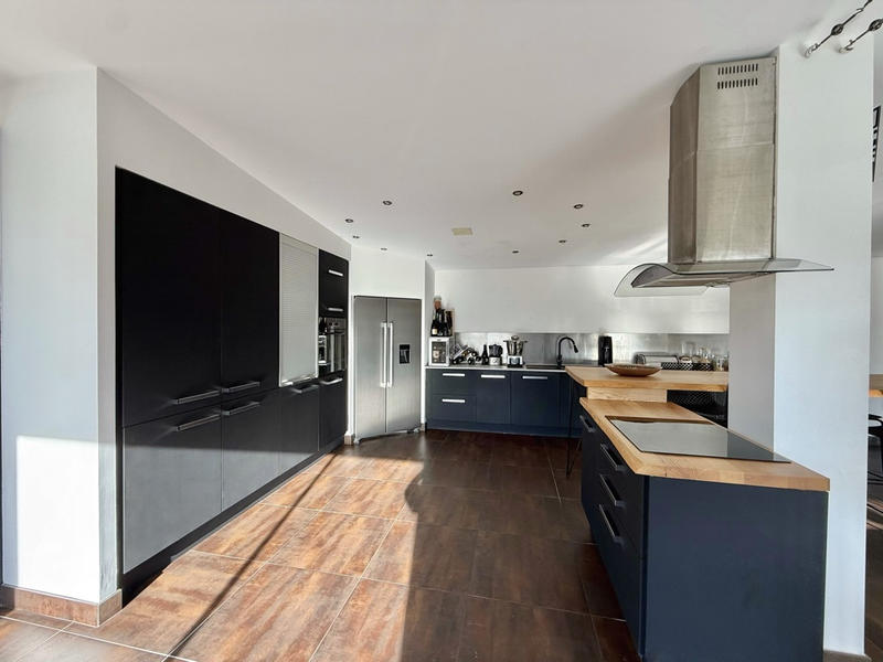 Appartement - 233 m² - 8 pièces