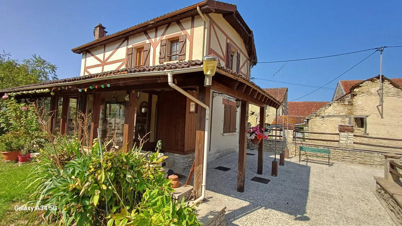 Maison traditionnelle - 88 m² - 4 pièces