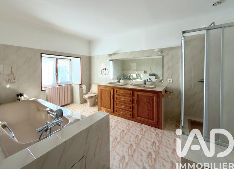 Maison - 200 m² - 7 pièces