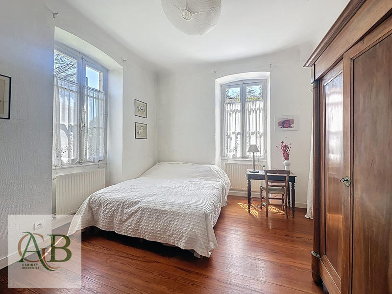 Maison - 353 m² - 11 pièces