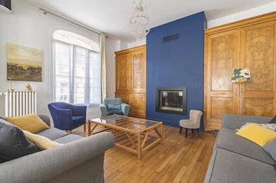 Maison - 216 m² - 8 pièces