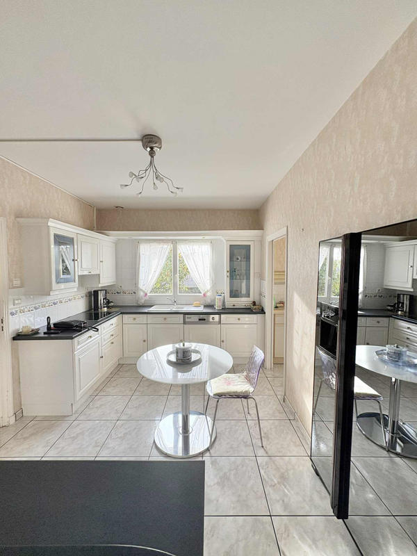 Maison - 219 m² - 6 pièces