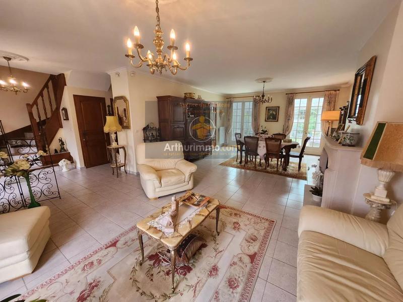 Maison - 157 m² - 7 pièces