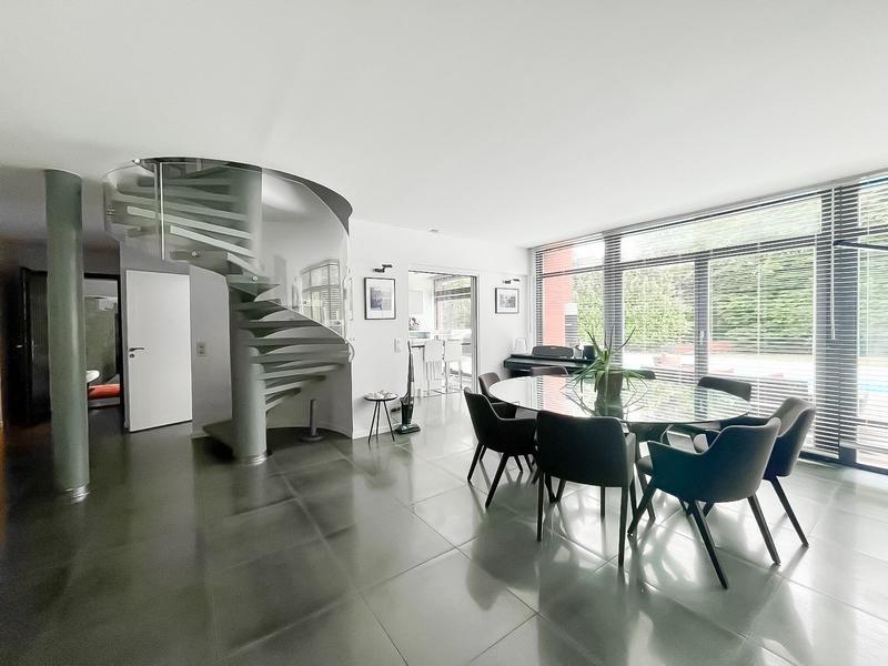 Maison contemporaine - 308 m² - 8 pièces