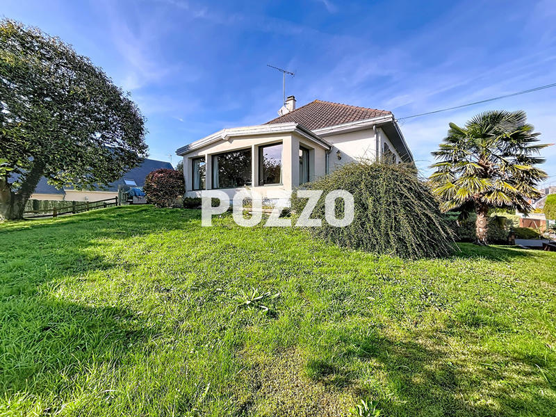 Maison - 302 m² - 9 pièces