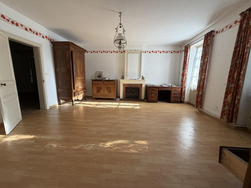 Maison - 237 m² - 8 pièces