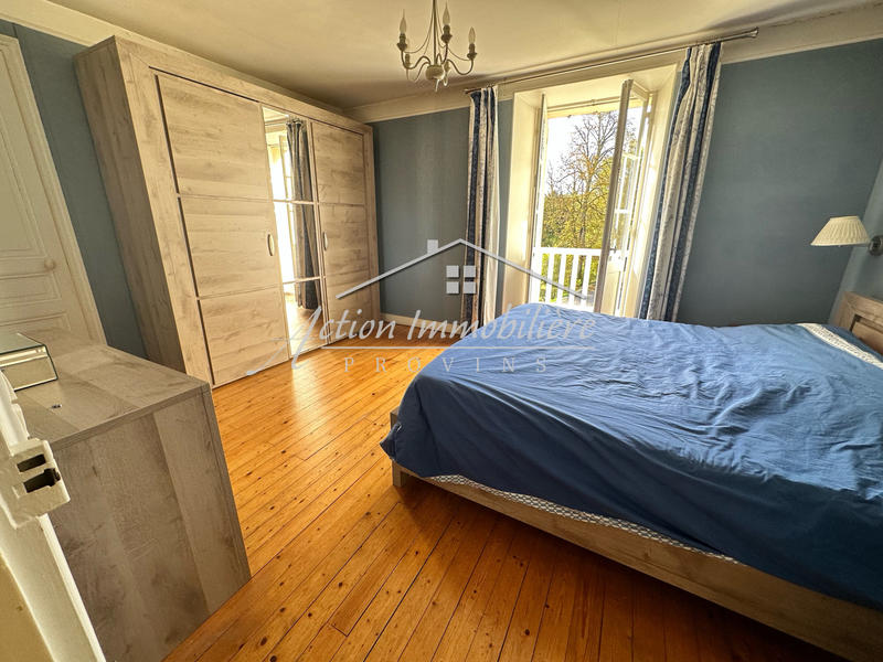 Propriété - 270 m² - 11 pièces