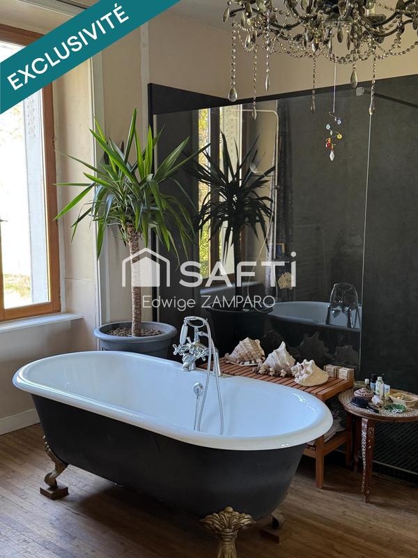 Maison - 280 m² - 9 pièces