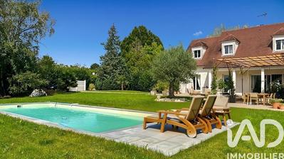 Maison - 280 m² - 8 pièces