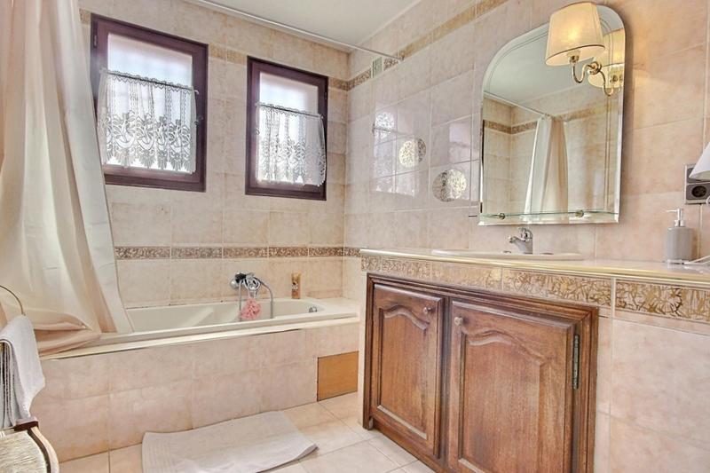 Villa - 250 m² - 7 pièces