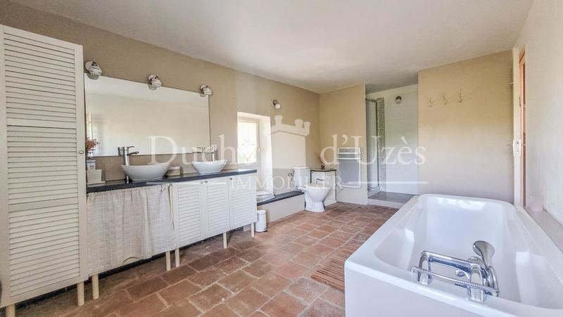 Propriété - 215 m² - 7 pièces