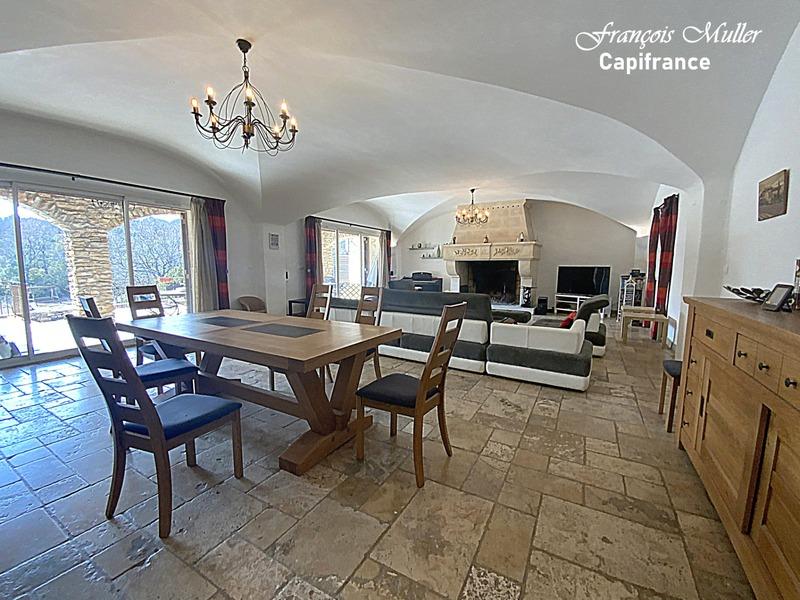 Propriété - 552 m² - 21 pièces