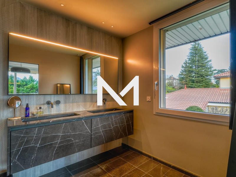 Villa - 212 m² - 6 pièces