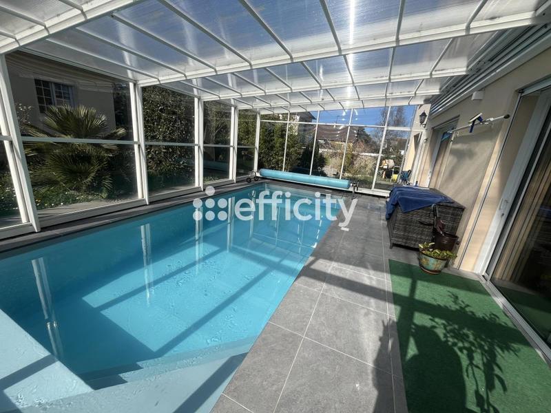 Maison - 227 m² - 7 pièces