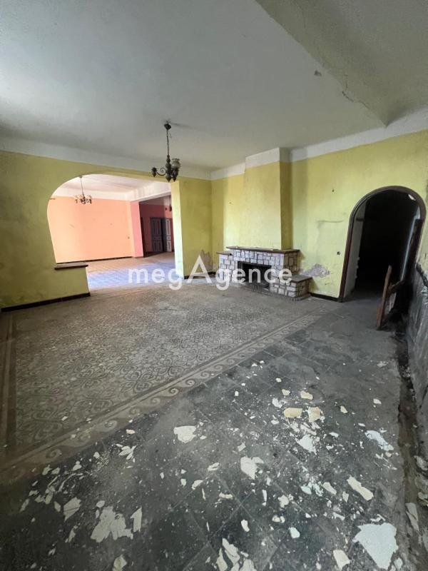 Maison - 740 m² - 18 pièces