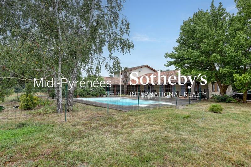 Maison - 307 m² - 9 pièces