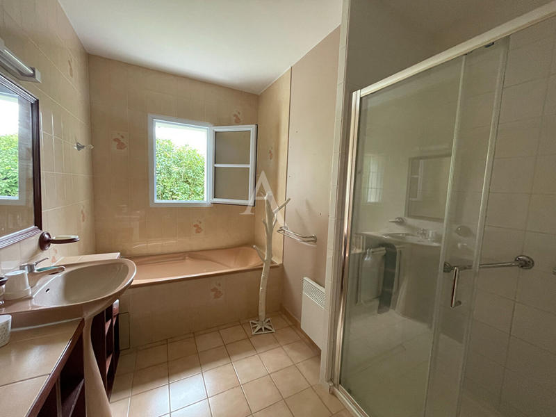 Maison - 99 m² - 5 pièces