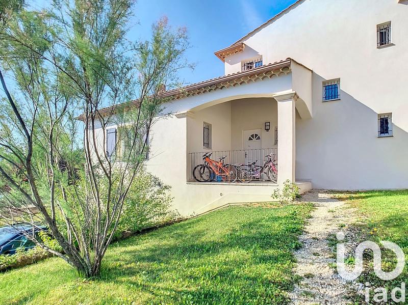 Maison - 220 m² - 8 pièces