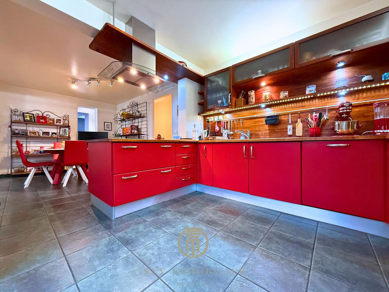 Villa - 247 m² - 7 pièces