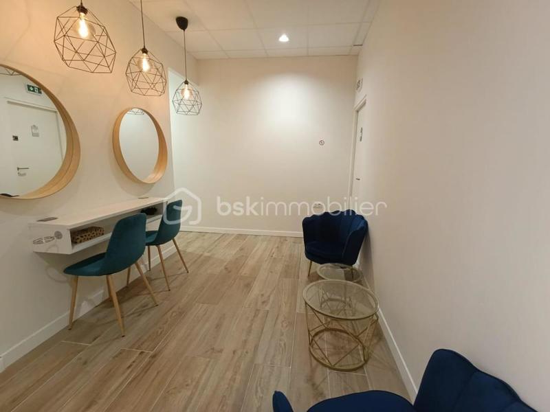 Local commercial - 226 m² - 10 pièces