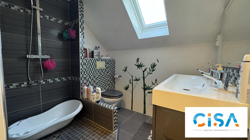 Maison - 90 m² - 5 pièces