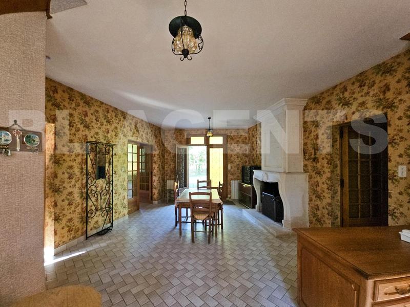 Maison traditionnelle - 250 m² - 8 pièces