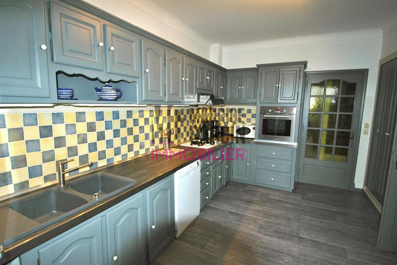 Maison - 325 m² - 10 pièces