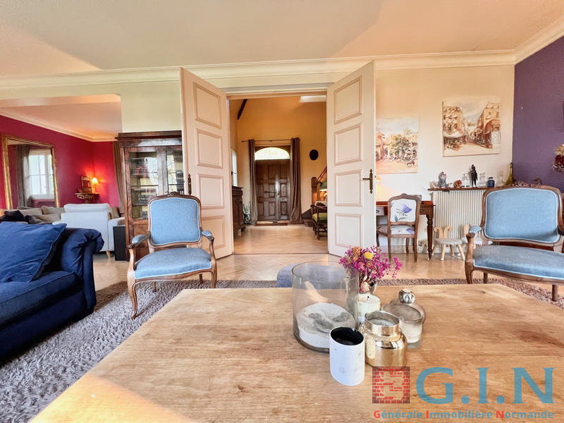 Propriété - 260 m² - 9 pièces