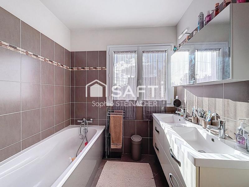 Maison - 93 m² - 5 pièces