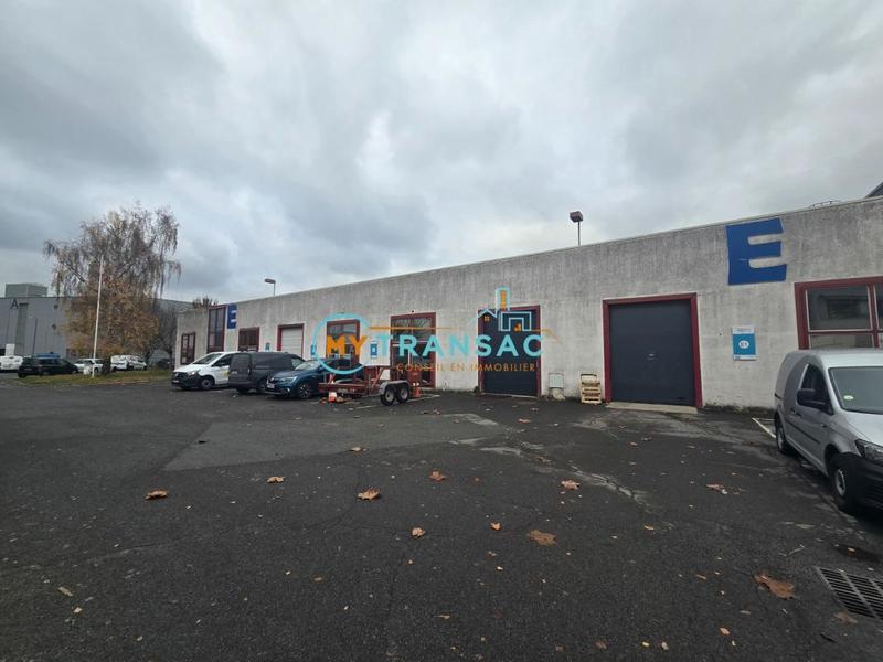 Local d'activité / Entrepôt - 892 m²