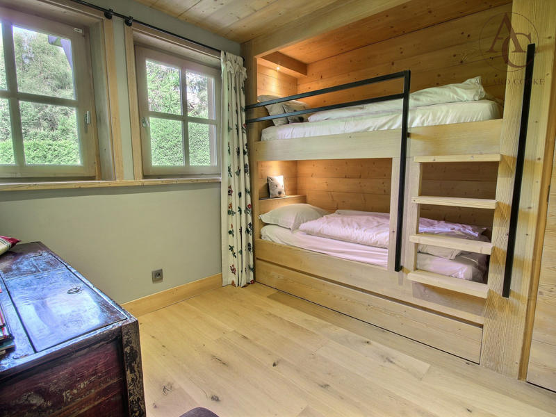 Châlet - 252 m² - 8 pièces