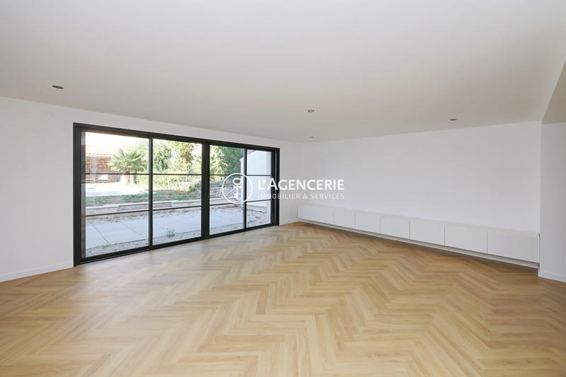 Maison - 210 m² - 7 pièces
