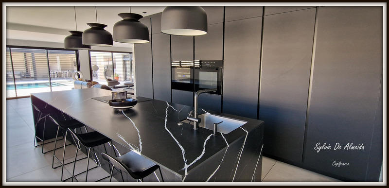 Propriété - 240 m² - 8 pièces