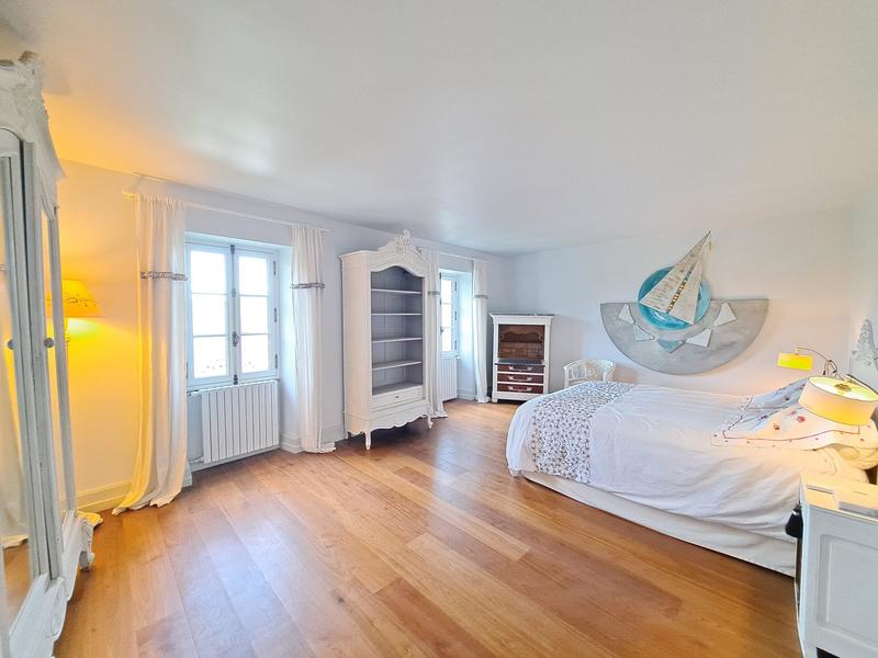 Maison - 557 m² - 16 pièces