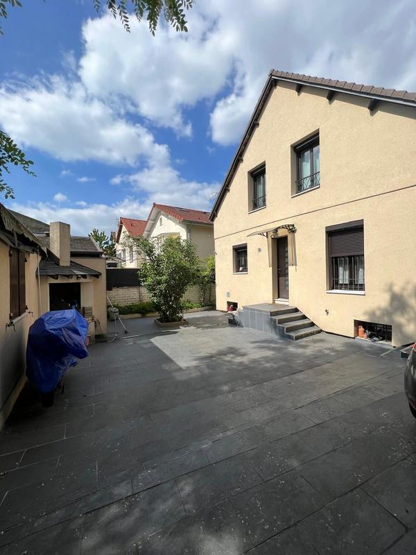 Maison - 140 m² - 5 pièces