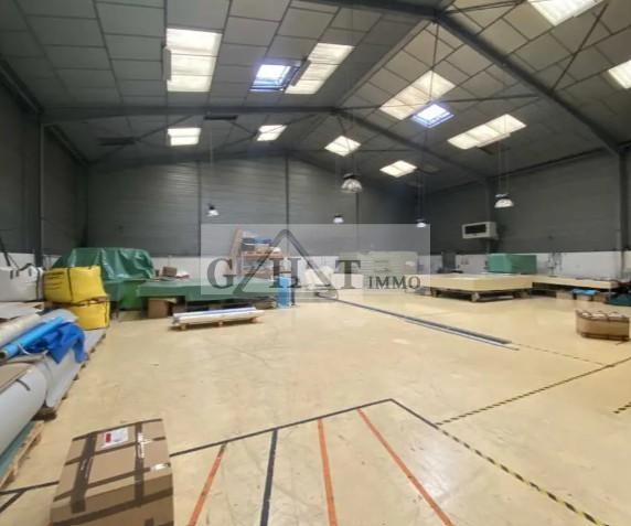 Entrepôt - 2 800 m²