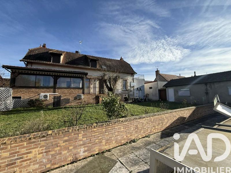 Maison - 208 m² - 9 pièces