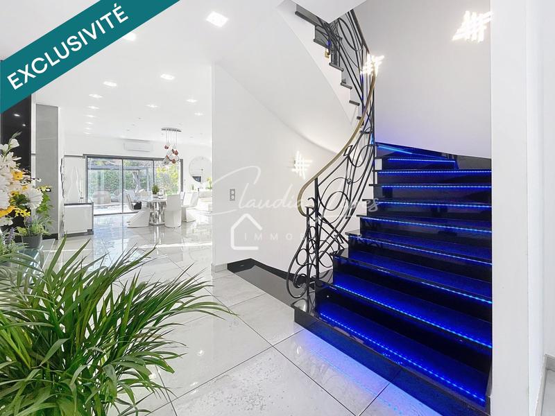 Maison - 368 m² - 9 pièces