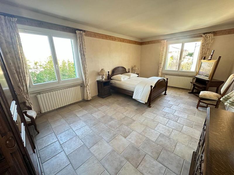 Maison - 300 m² - 8 pièces