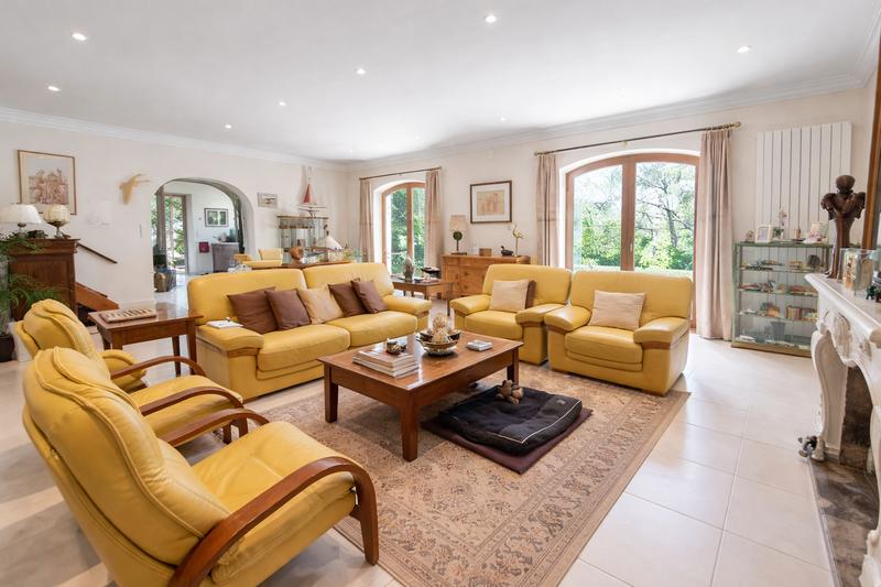 Villa - 285 m² - 6 pièces