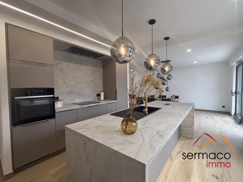 Maison - 200 m² - 6 pièces