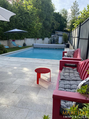 Maison - 270 m² - 12 pièces